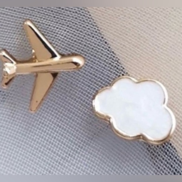 “Fly the Friendly Skies” Airplane Plane & Cumulus Cloud Sky Weather Travel Studs - Picture 4 of 12